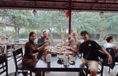 Trying-local-food-in-Ninh-Binh-local-house